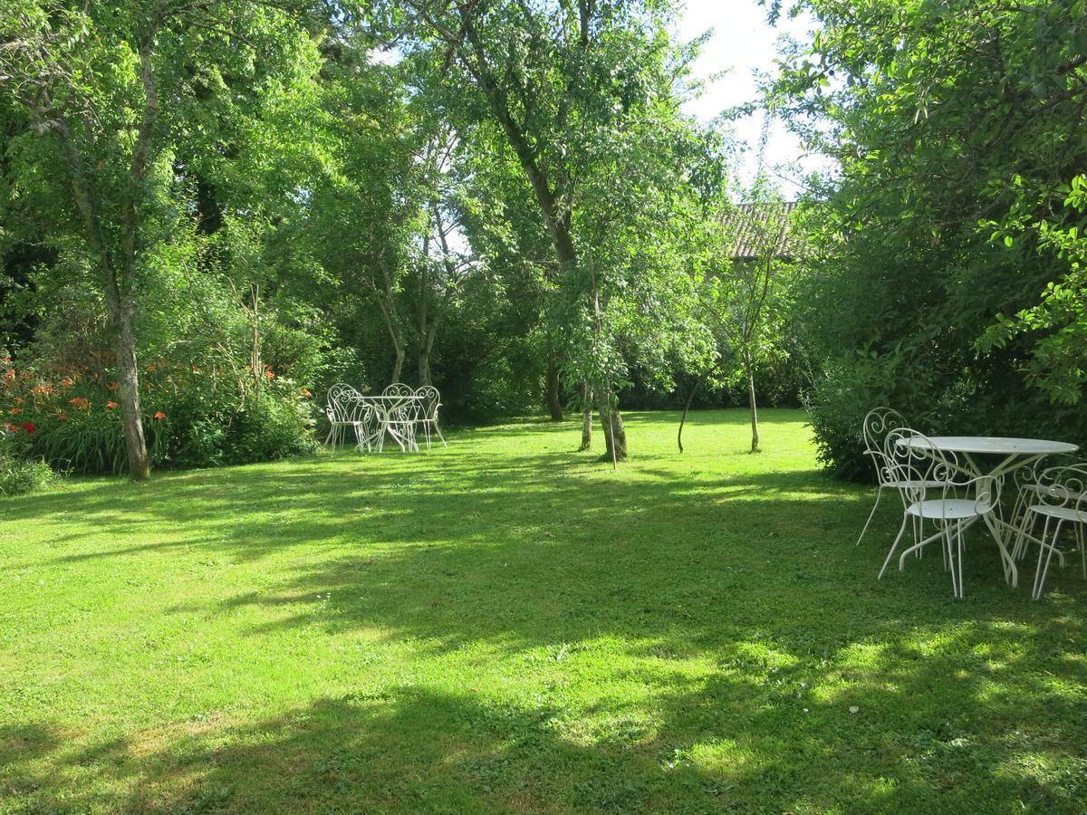 ホテルLes Jardins De Lily Saint-Léonard-de-Noblat エクステリア 写真