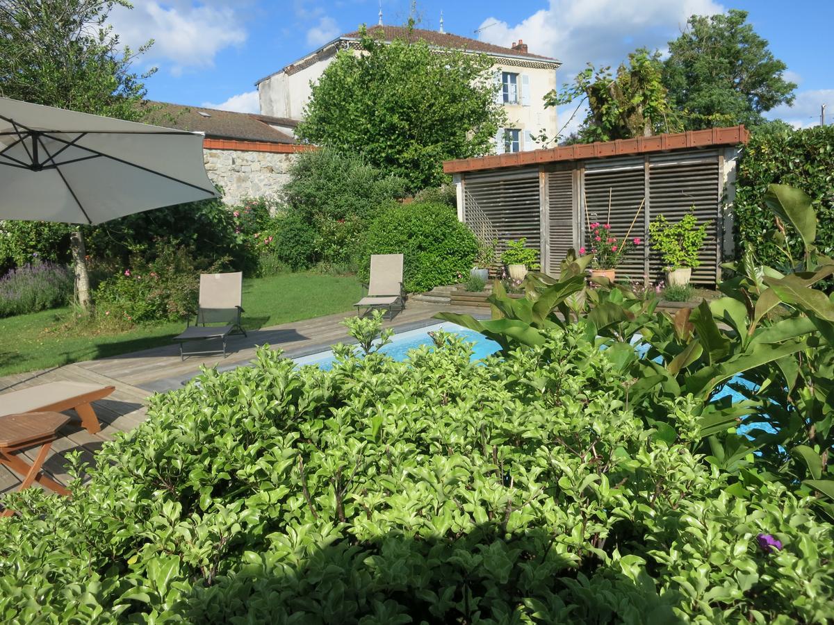 ホテルLes Jardins De Lily Saint-Léonard-de-Noblat エクステリア 写真